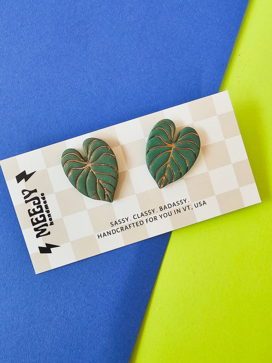 Leaf stud earrings