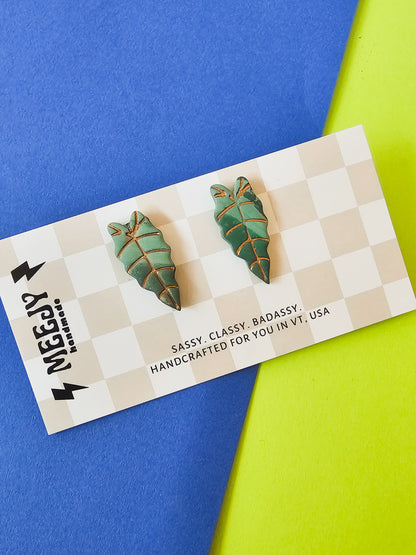 Leaf stud earrings